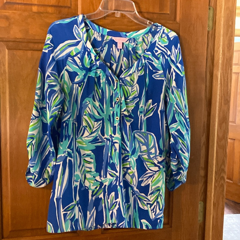 Lilly Pulitzer EUC silk v-neck 3 button blouse/tunic